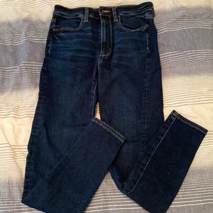 American Eagle- Super High Rise Jegging. Size 6